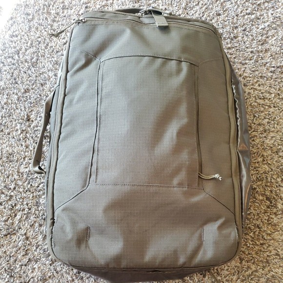 Patagonia Green Backpack Durable Water-Resistant Design - Picture 4 of 16